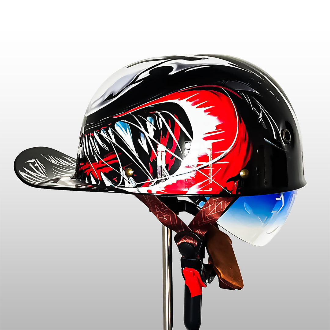 Motocyklová helma ve stylu baseballové čepice