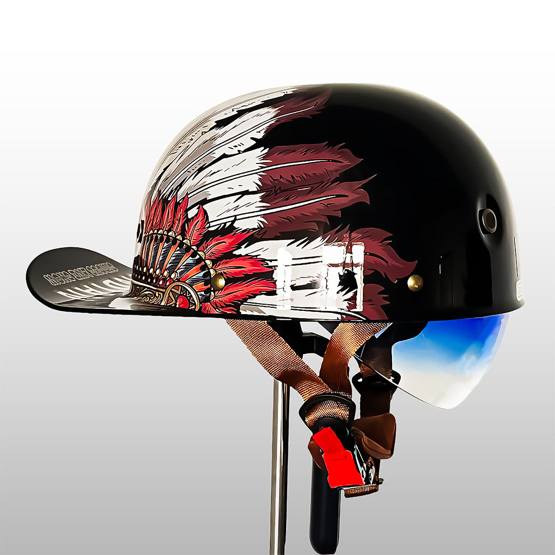 Motocyklová helma ve stylu baseballové čepice