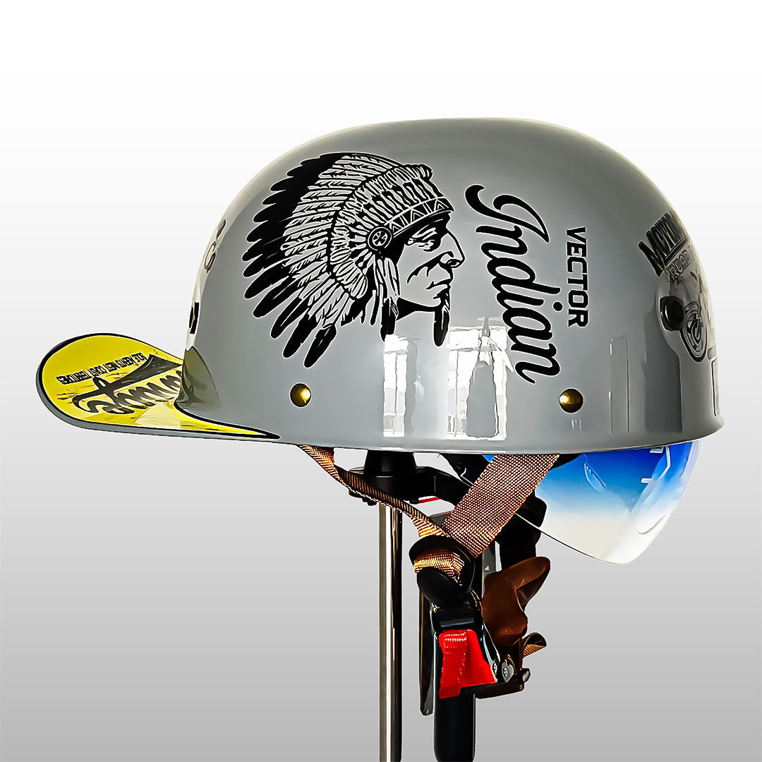 Motocyklová helma ve stylu baseballové čepice