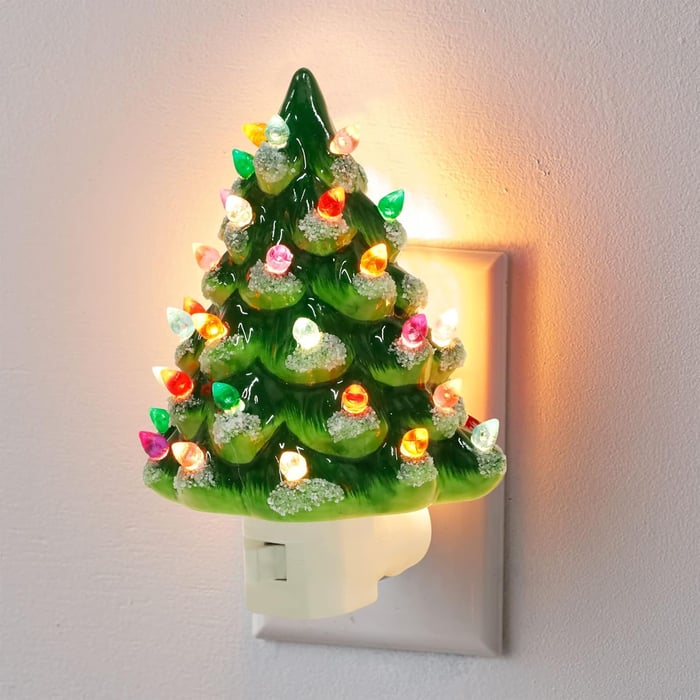 LED nočné svetlo v tvare vianočného stromčeka