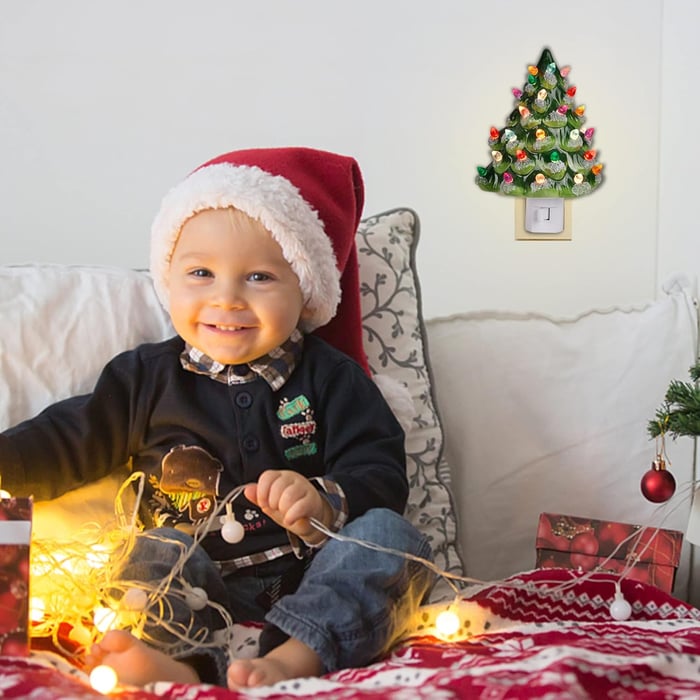 LED nočné svetlo v tvare vianočného stromčeka