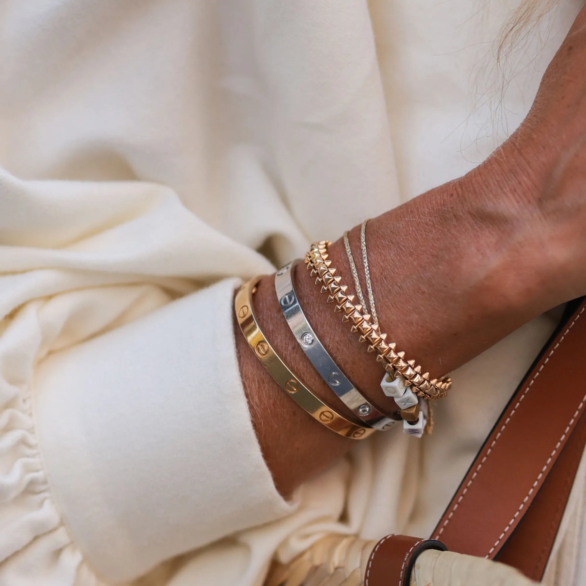 Elegant Bracelet | Golden Design | Timeless Style