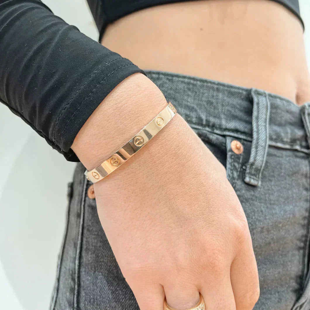 Elegant Bracelet | Golden Design | Timeless Style