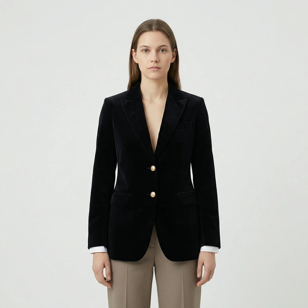 Figursyet fløjlsblazer med guldfarvede knapper