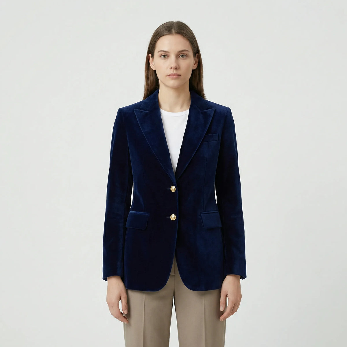 Figursyet fløjlsblazer med guldfarvede knapper