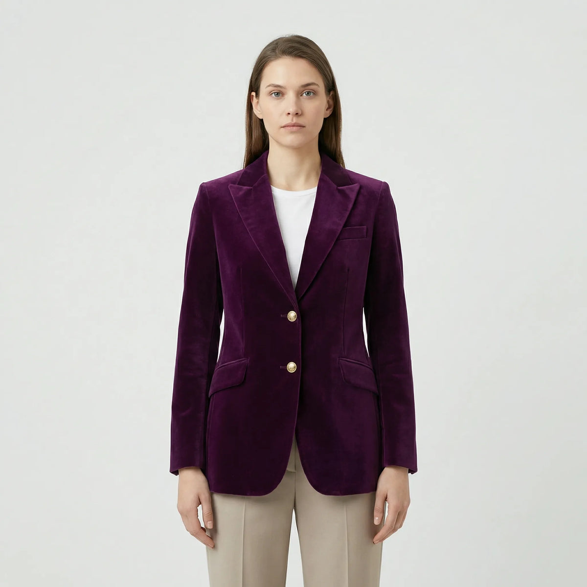 Figursyet fløjlsblazer med guldfarvede knapper