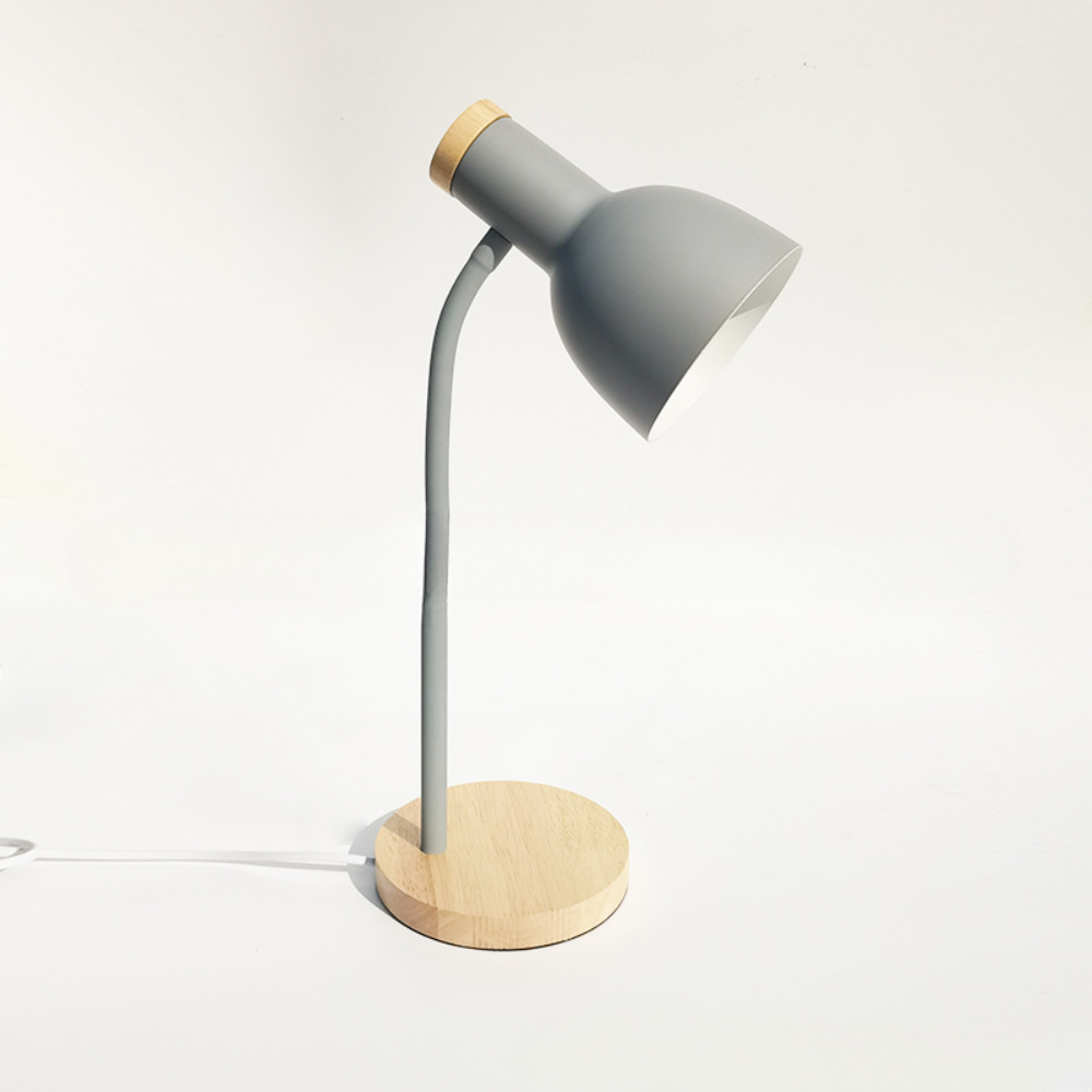 Stolová lampa s tienidlom z kovu do detskej izby