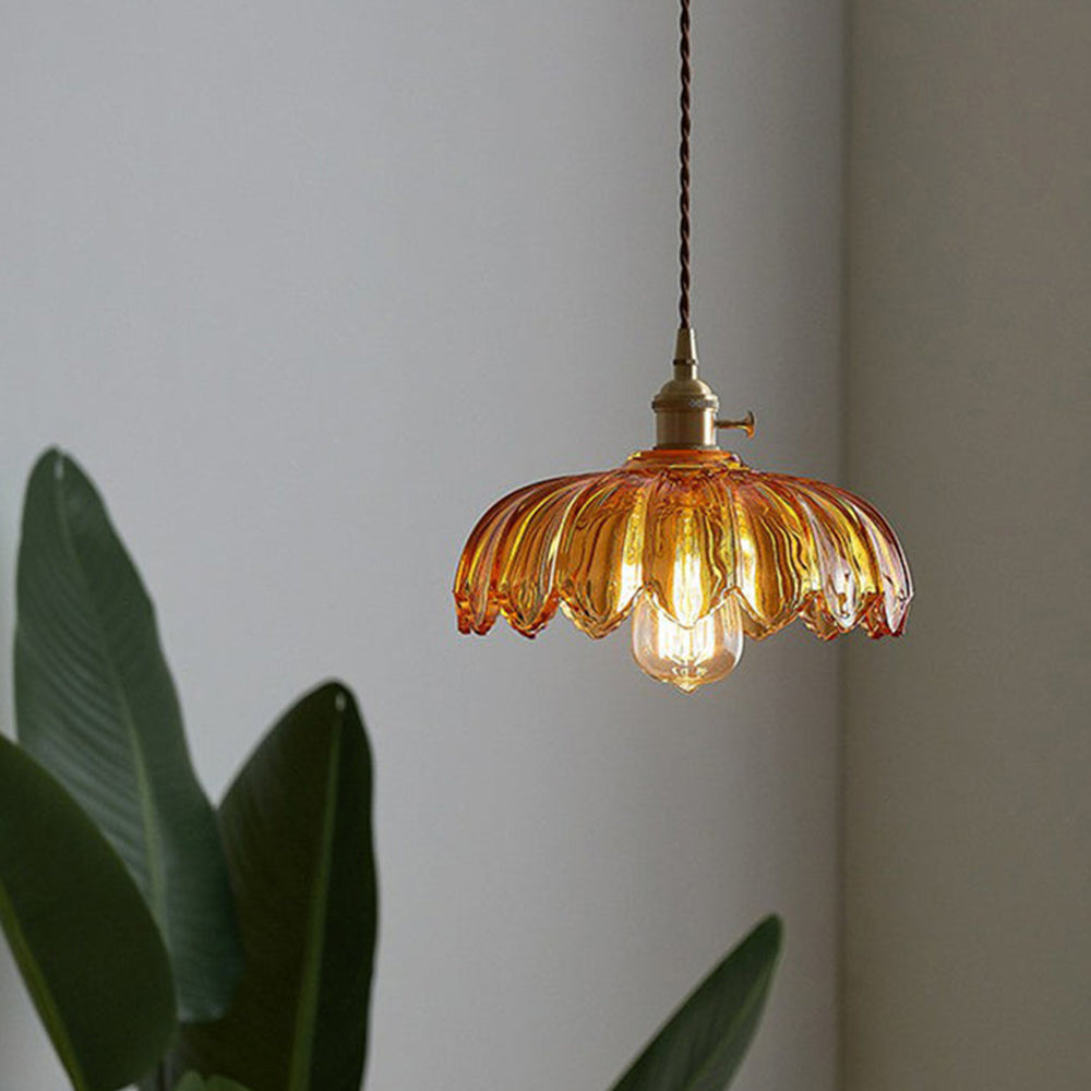 Glass Light That Delights with Its Details!