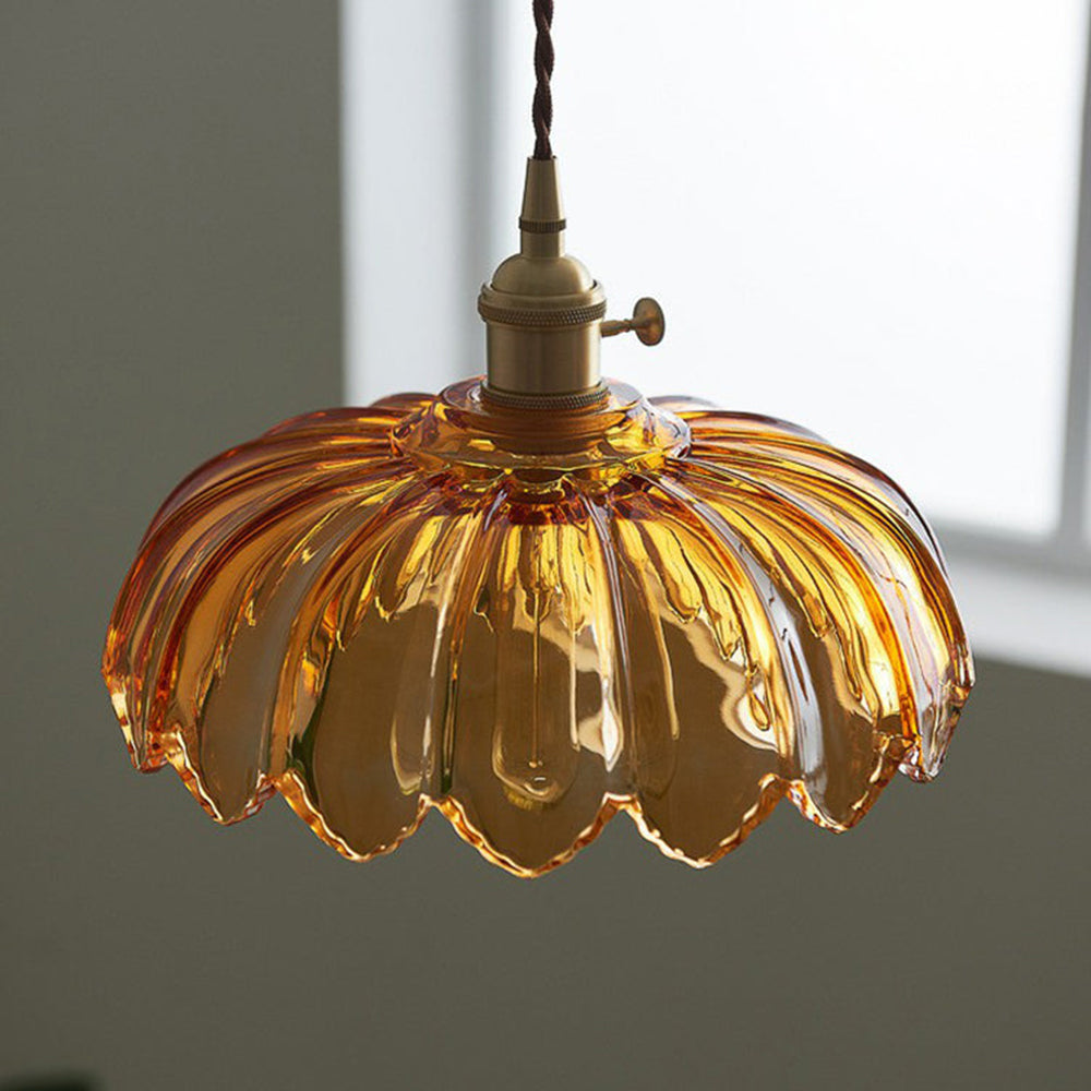 Glass Light That Delights with Its Details!