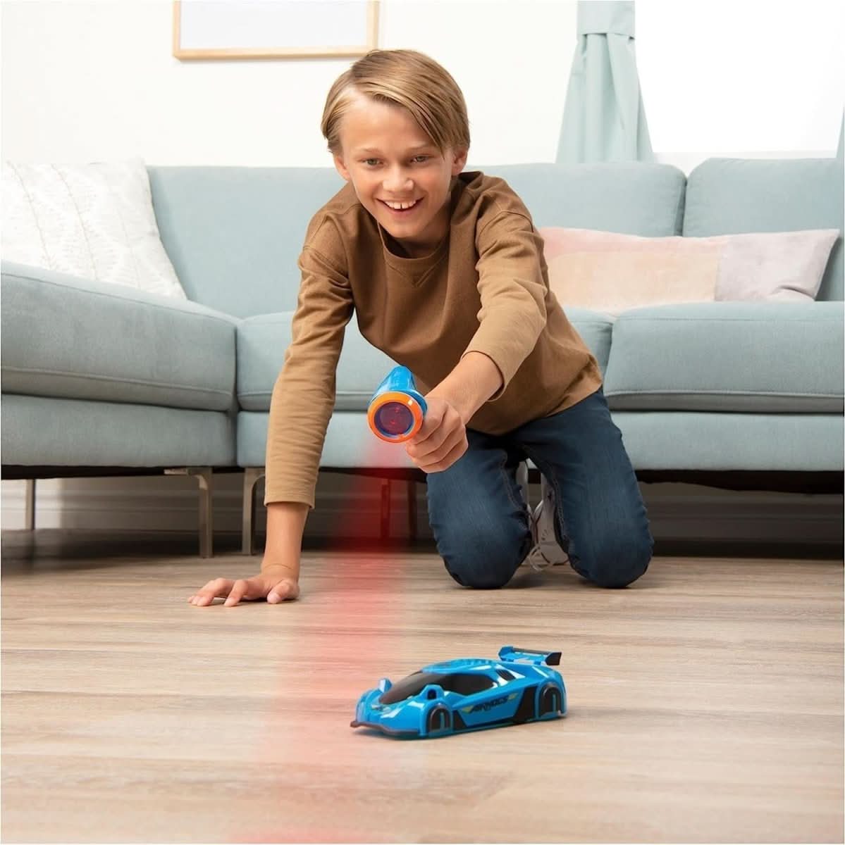 GRAVITYRACER – Laser-controlled wall-climbing RC car for kids
