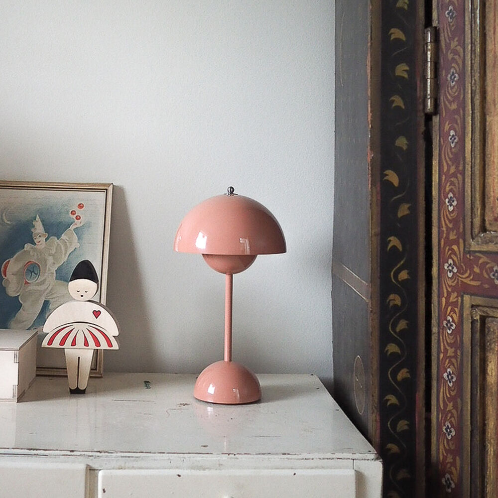 LunarGlow - LED Table Lamp for an Ambient Interior