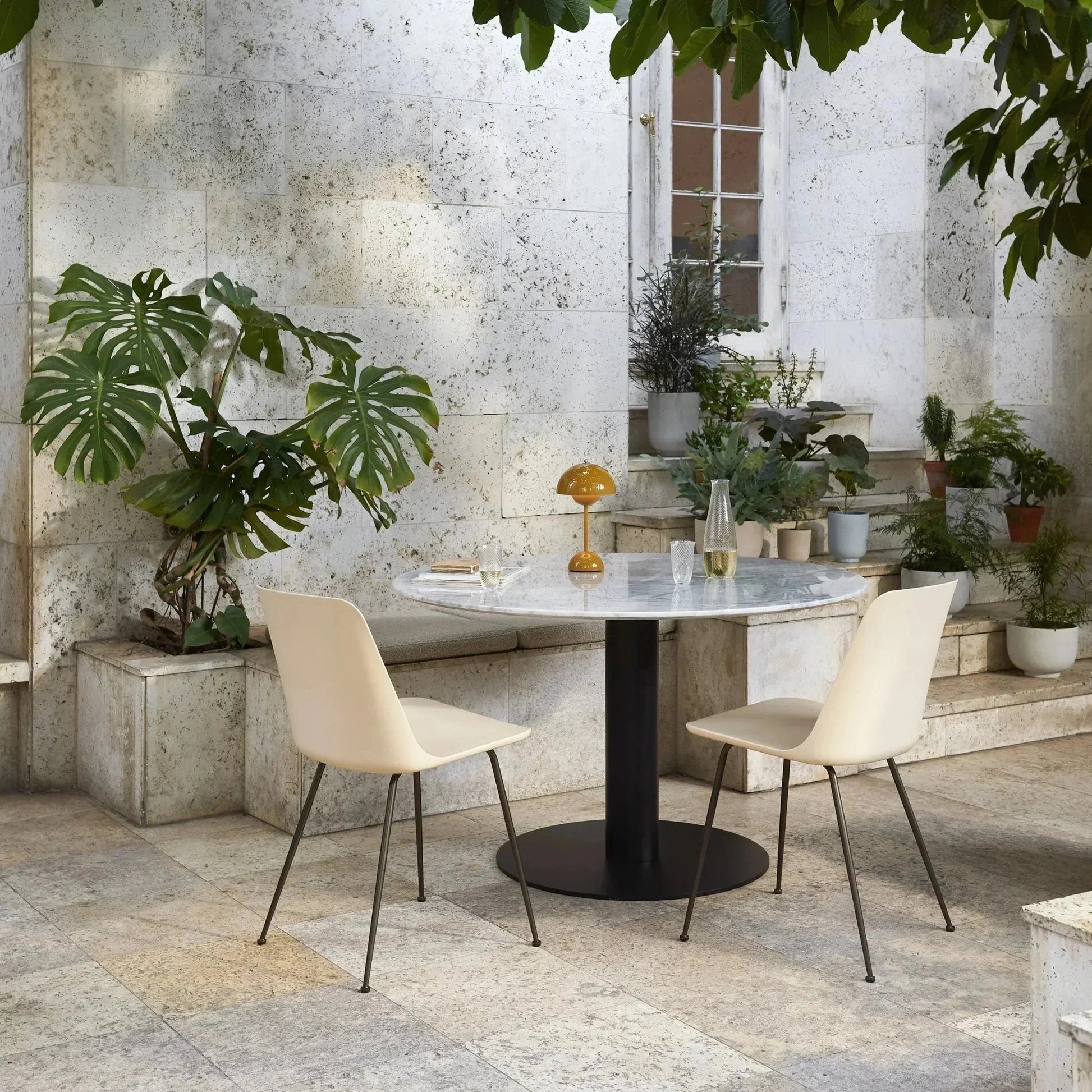 LunarGlow - LED Table Lamp for an Ambient Interior
