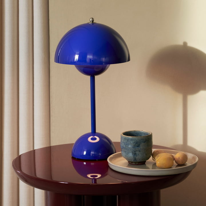 LunarGlow - LED Table Lamp for an Ambient Interior