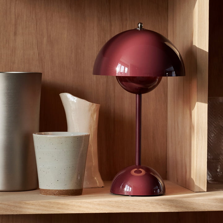 LunarGlow - LED Table Lamp for an Ambient Interior