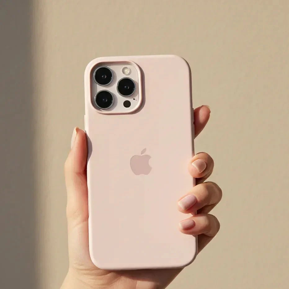 MAGNESOFT LUXE – Magnetic silicone case with soft-touch surface for iPhone