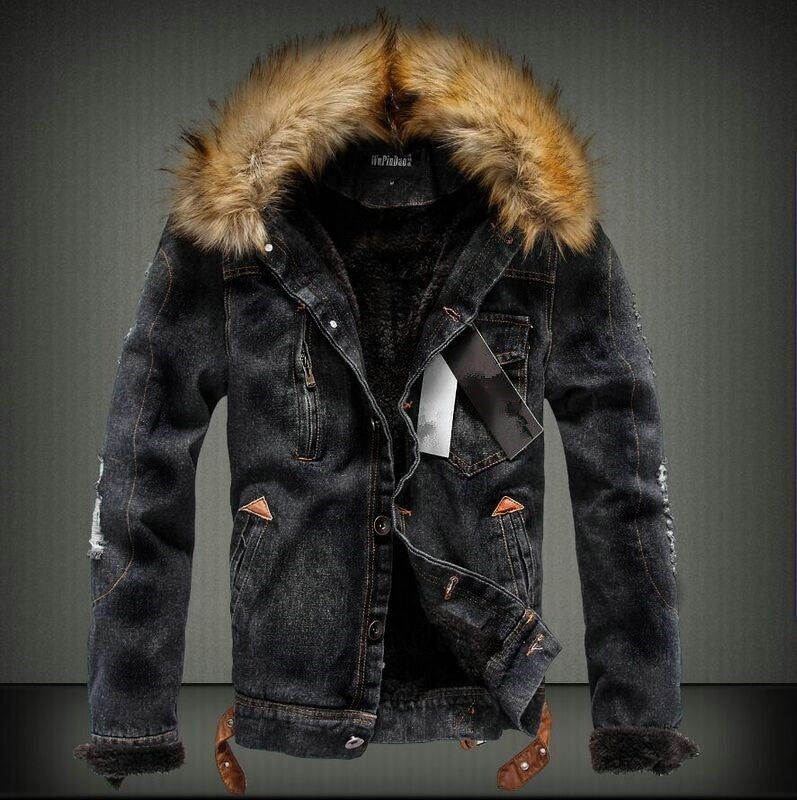 Ανδρικό τζιν τζάκετ τύπου trucker με επένδυση από teddy fleece, κουκούλα από συνθετική γούνα και distressed λεπτομέρειες