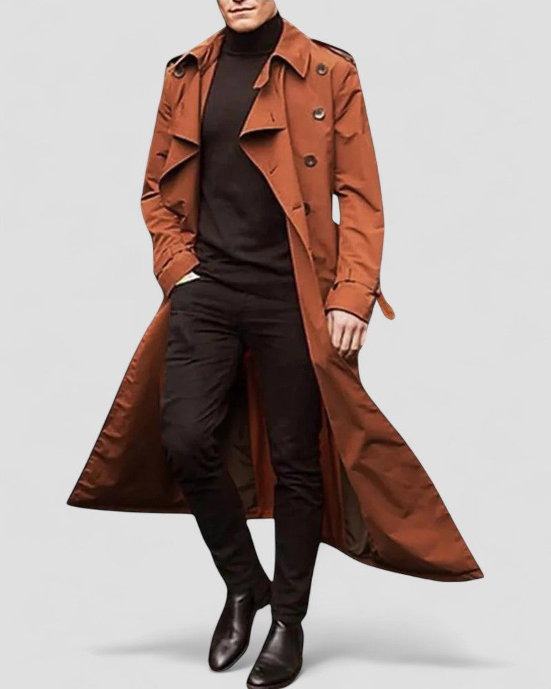 Lang trenchcoat til mænd i moderne stil med dobbelt knaplukning