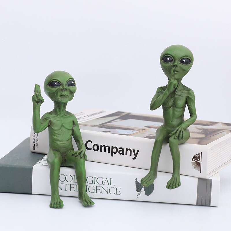 Nokmo | Alien Statue Made of Resin for Garden & Outdoor Area