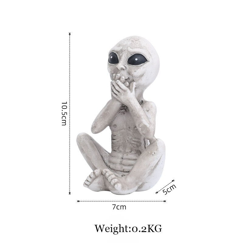 Nokmo | Alien Statue Made of Resin for Garden & Outdoor Area