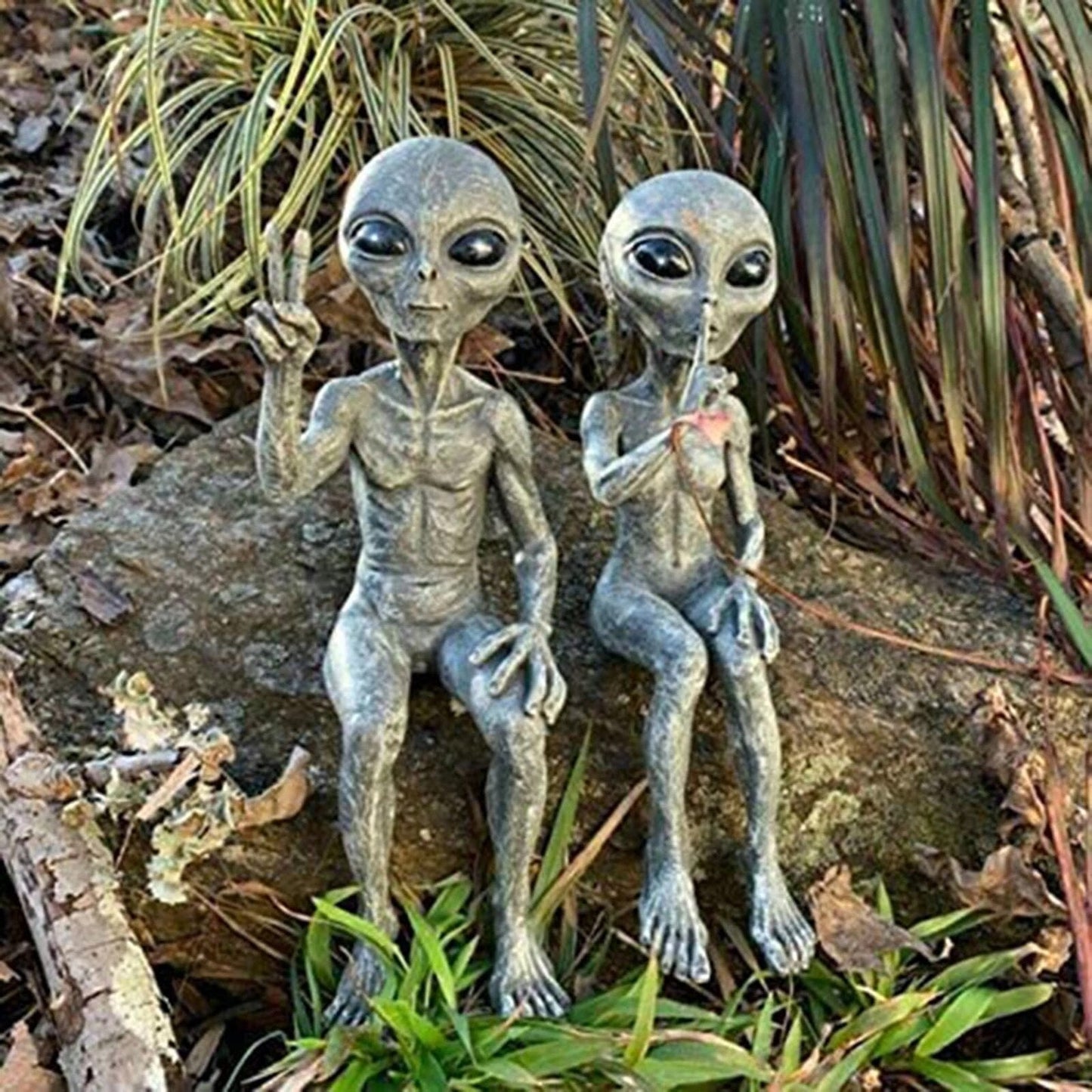 Nokmo | Alien Statue Made of Resin for Garden & Outdoor Area