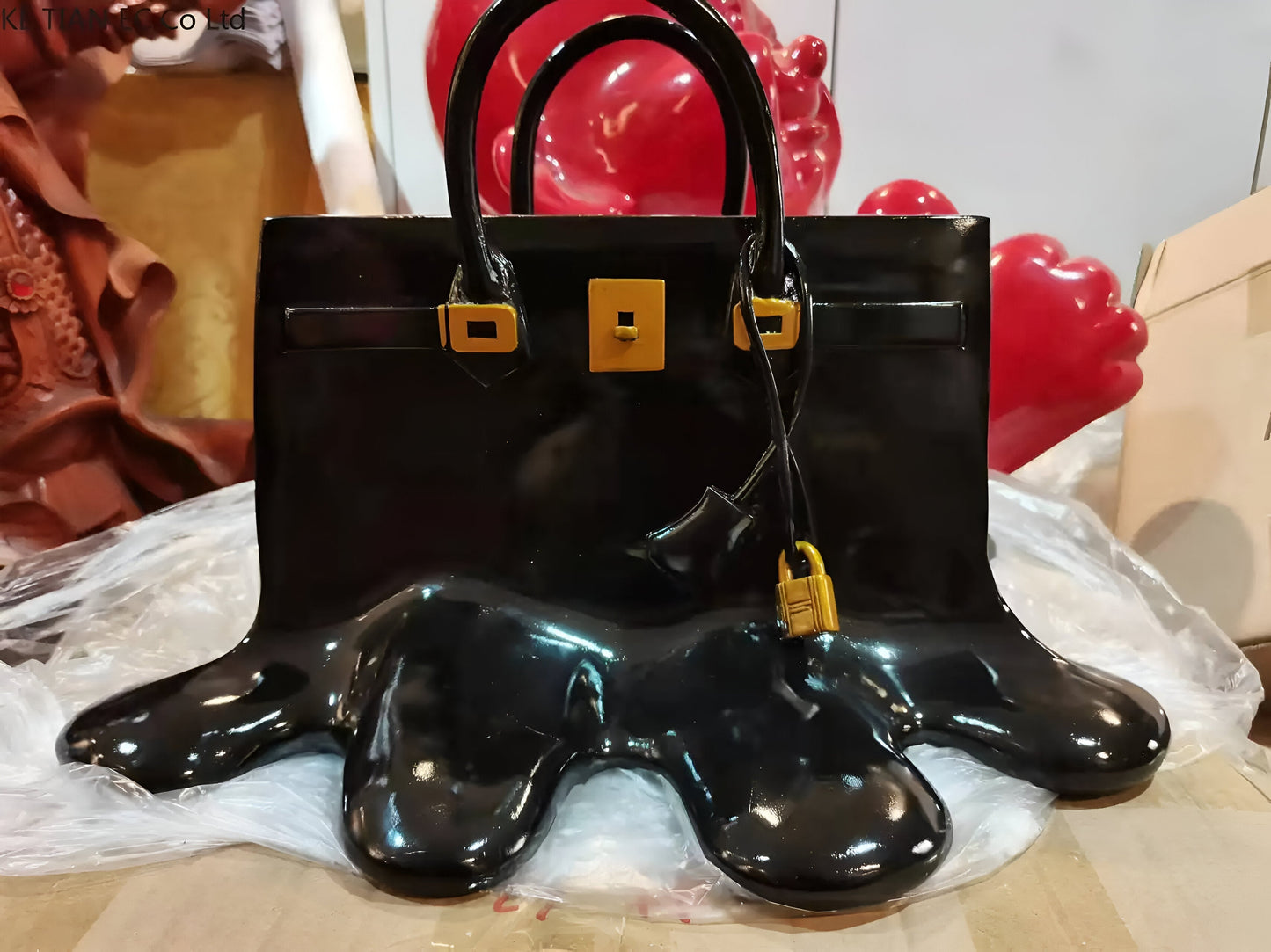 Nokmo | LuxuPurse Vases - Stylish Flower Bag Vase Made of Resin