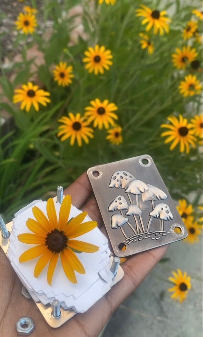 Nokmo | Mini Flower Press | Compact Botanical Keepsake Maker | Portable Craft Tool