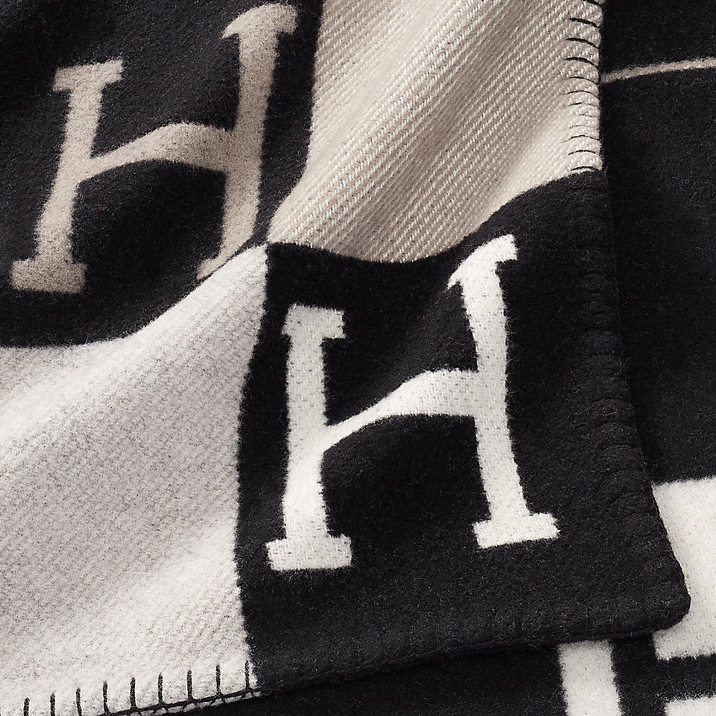 Norvo | Exclusive Cashmere and Golden Wool Blanket