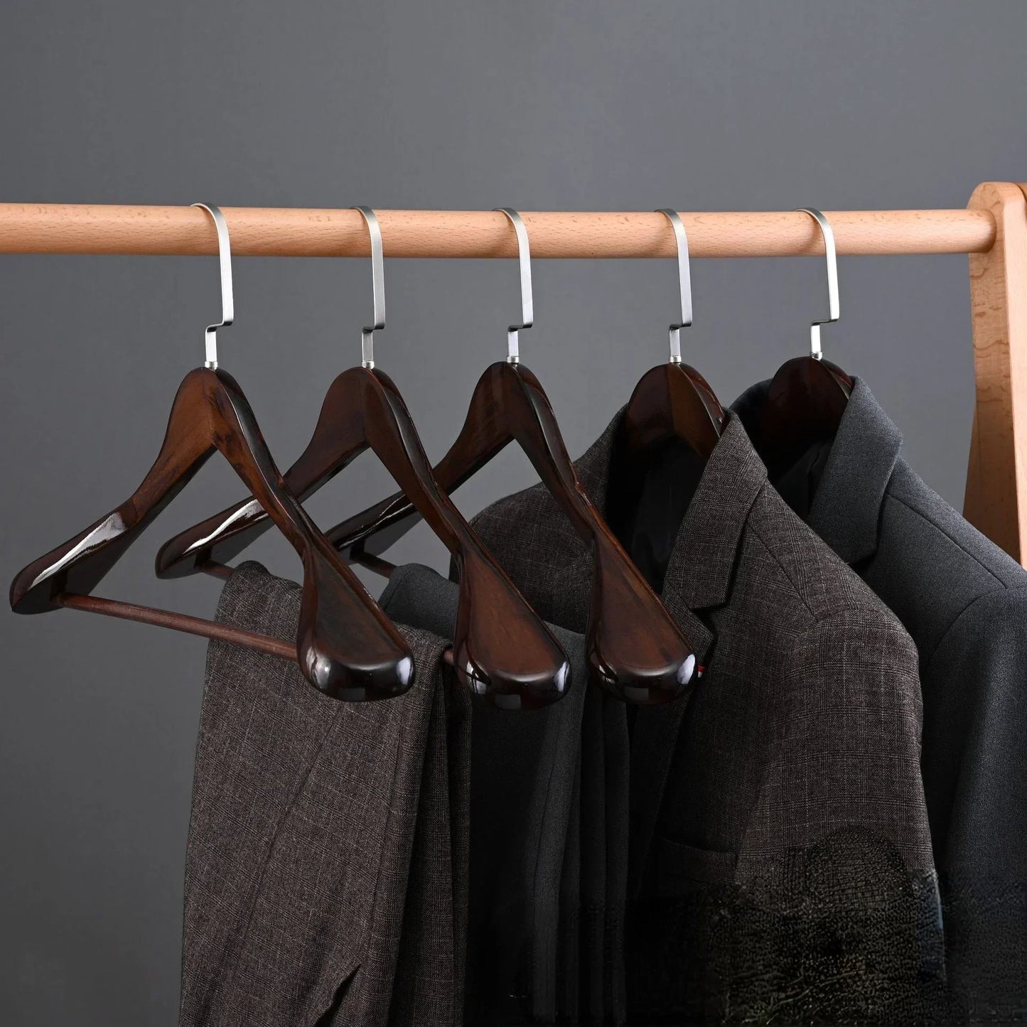 Oaklee Elite – Luxury Wooden Hangers with Refined Design