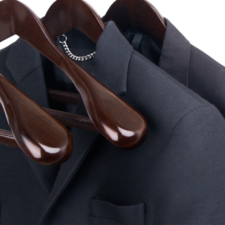 Oaklee Elite – Luxury Wooden Hangers with Refined Design