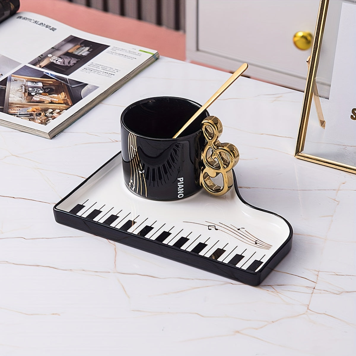 Pianissimo Taste – Elegant Cup and Tray Set for Music Lovers