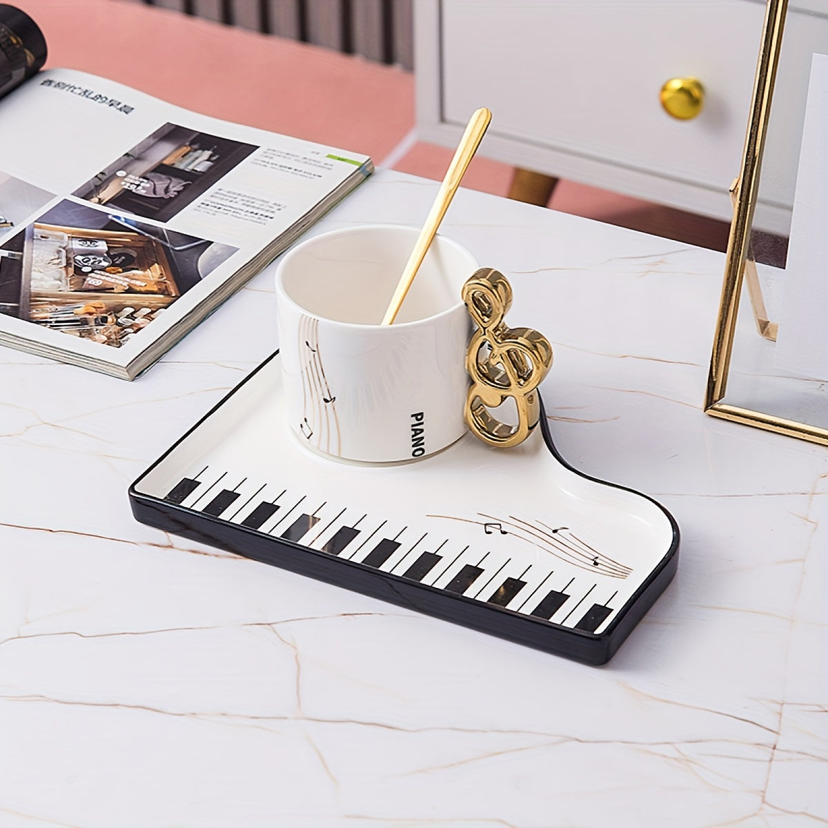 Pianissimo Taste – Elegant Cup and Tray Set for Music Lovers
