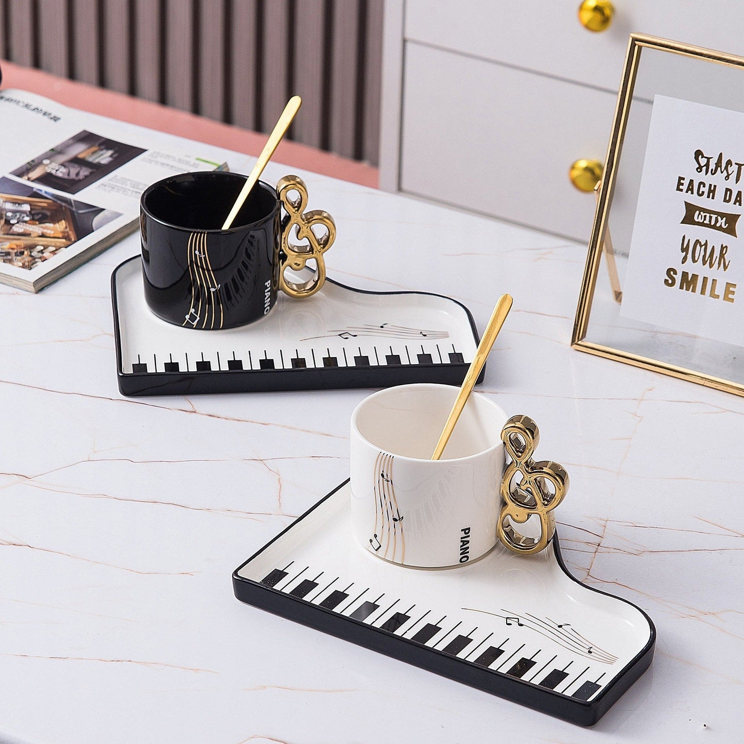 Pianissimo Taste – Elegant Cup and Tray Set for Music Lovers