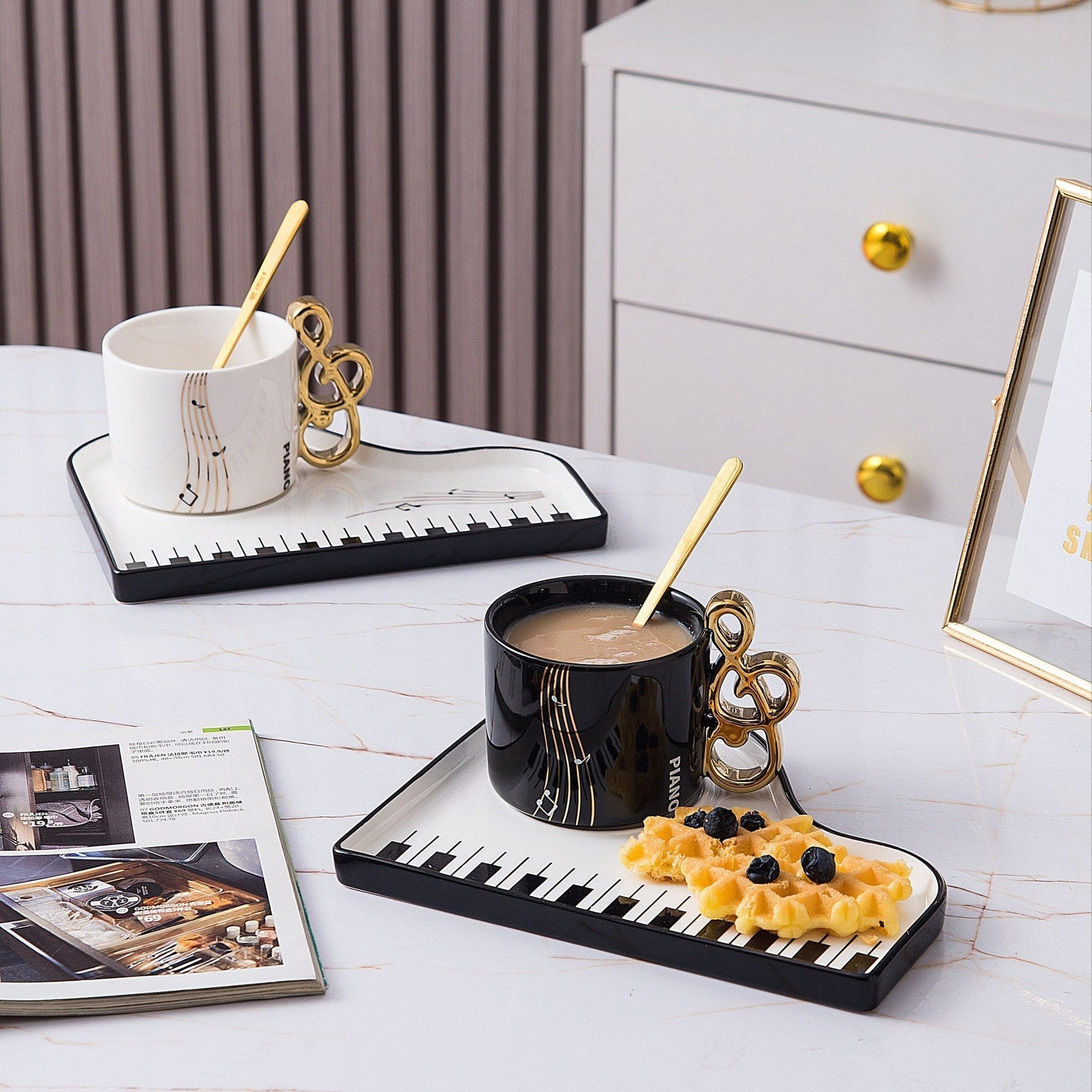 Pianissimo Taste – Elegant Cup and Tray Set for Music Lovers