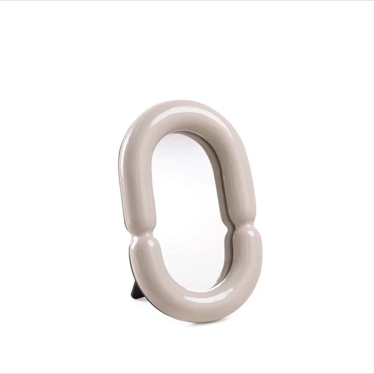 SerenaShape – Elegant ovalt spejl med skulpturel form