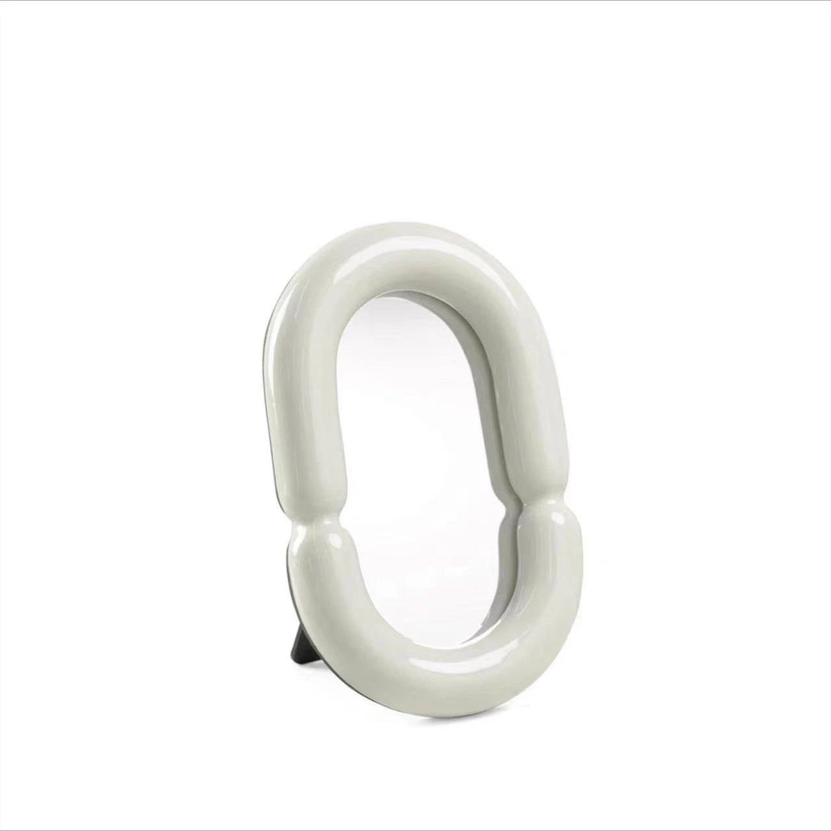 SerenaShape – Elegant ovalt spejl med skulpturel form