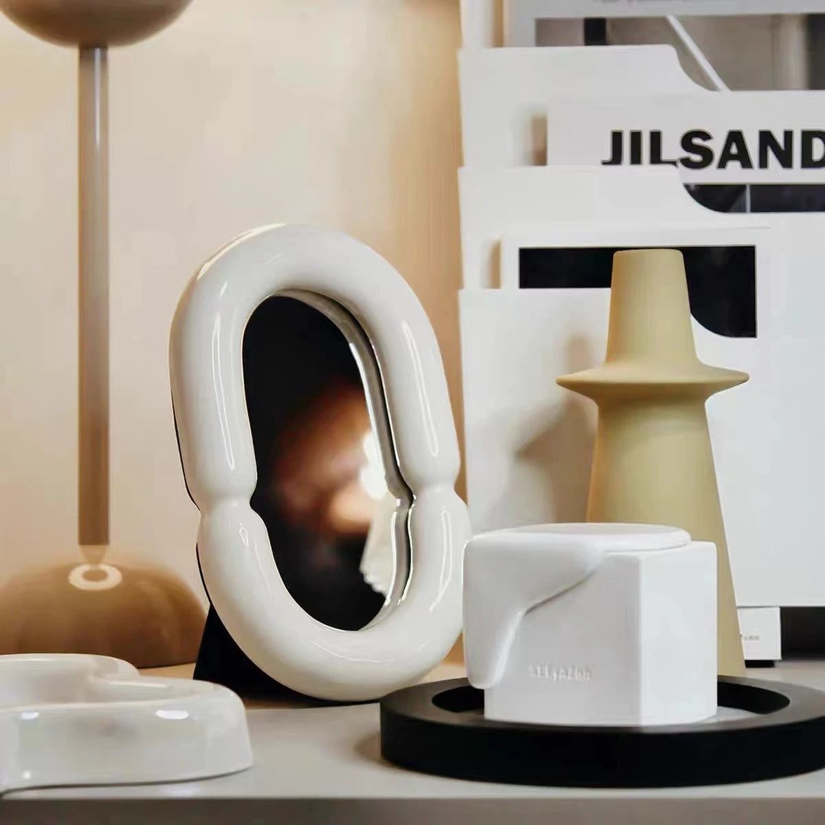 SerenaShape – Elegant ovalt spejl med skulpturel form