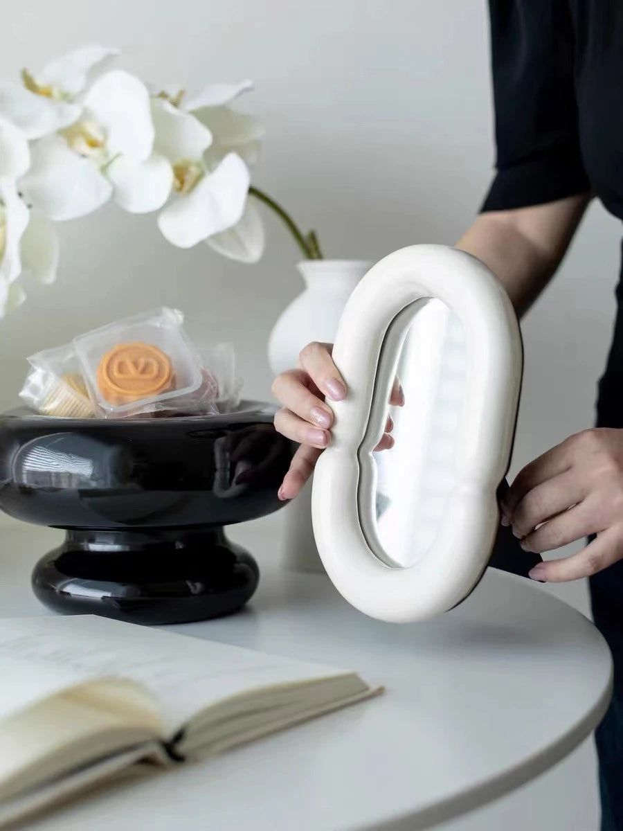 SerenaShape – Elegant ovalt spejl med skulpturel form