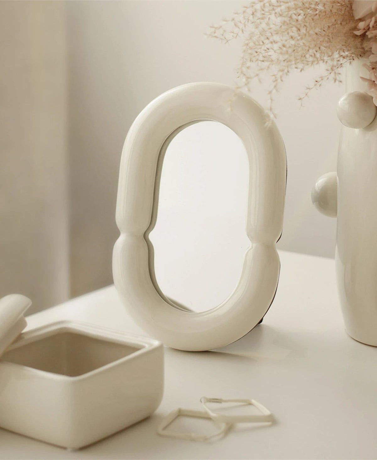 SerenaShape – Elegant ovalt spejl med skulpturel form