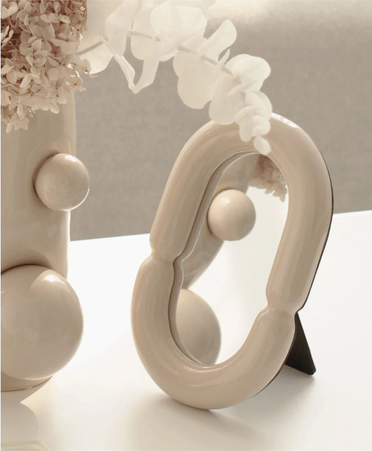 SerenaShape – Elegant ovalt spejl med skulpturel form