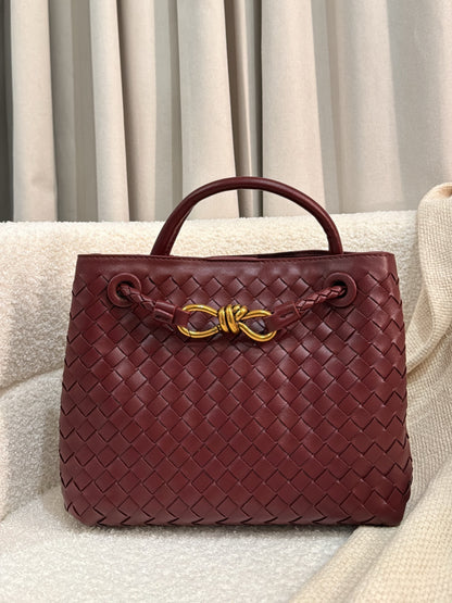 Small Woven Handbag – Compact and Elegant Braided Bag