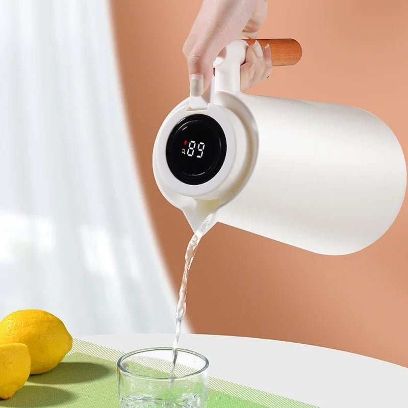 Chytrá izolovaná termoska s digitálním ukazatelem teploty a dřevěným madlem