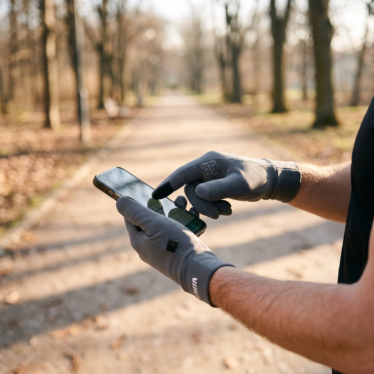 Cykelhandsker med berøringsskærmsfunktion og fingre dækket
