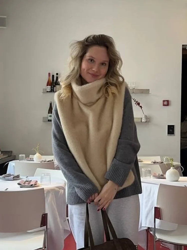 Dámská elegantní vesta s rolákem z nadýchané umělé kožešiny - jednobarevný zkrácený zimní top bez rukávů