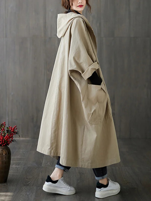 Lang trenchcoat til kvinder med hætte - elegant regnjakke med flot snit
