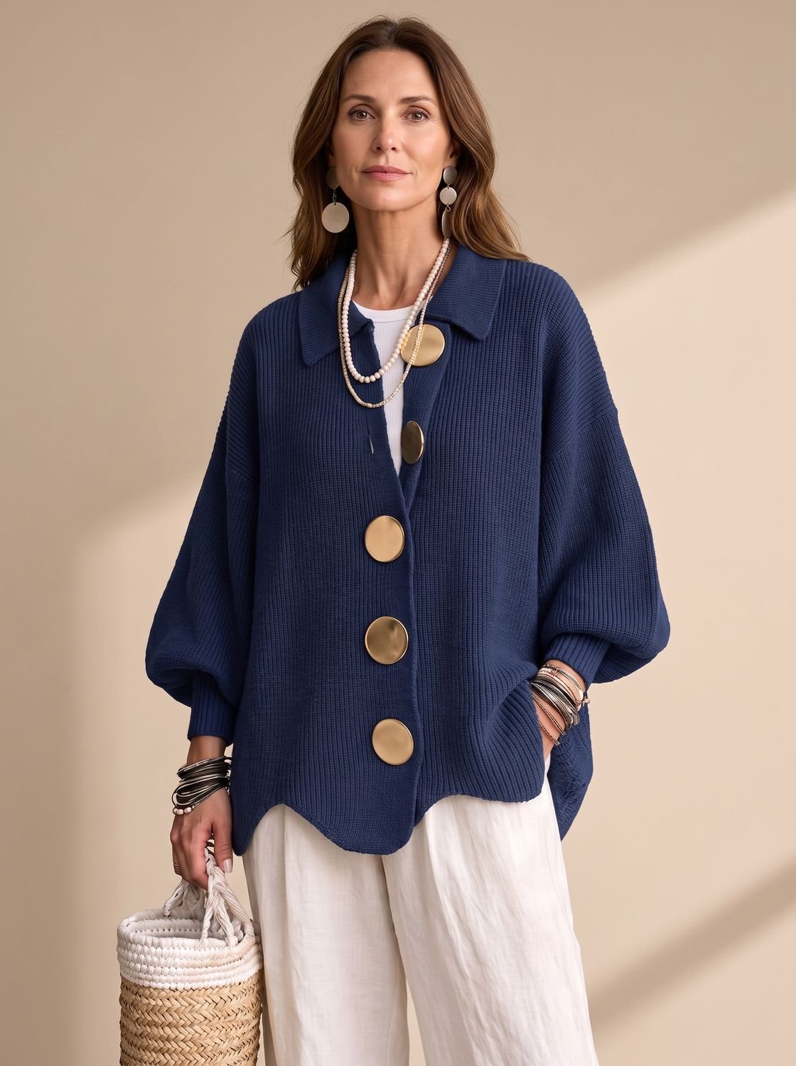 Oversized strikcardigan til kvinder med lanternemønstrede ærmer og guldfarvede knapper