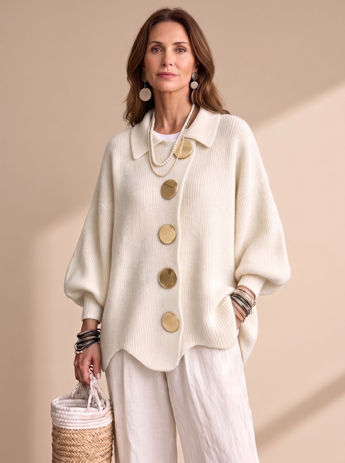 Oversized strikcardigan til kvinder med lanternemønstrede ærmer og guldfarvede knapper