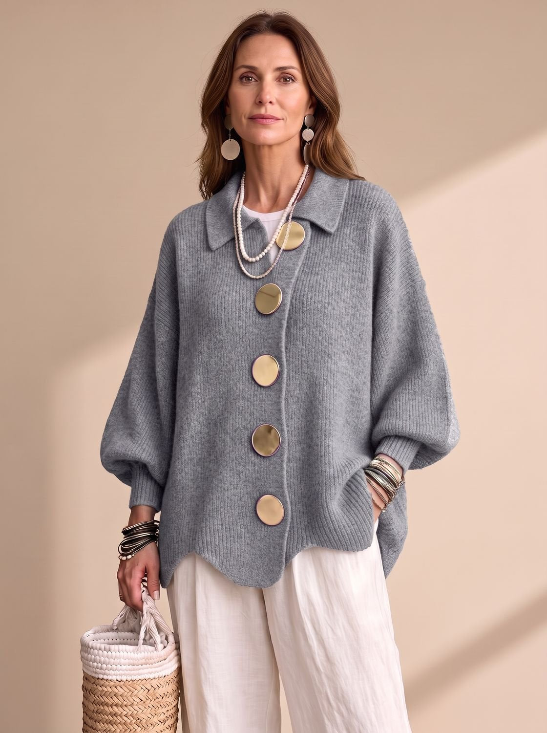 Oversized strikcardigan til kvinder med lanternemønstrede ærmer og guldfarvede knapper