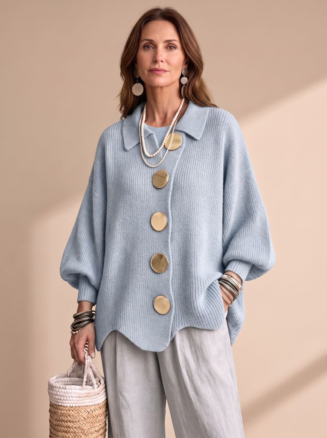 Oversized strikcardigan til kvinder med lanternemønstrede ærmer og guldfarvede knapper