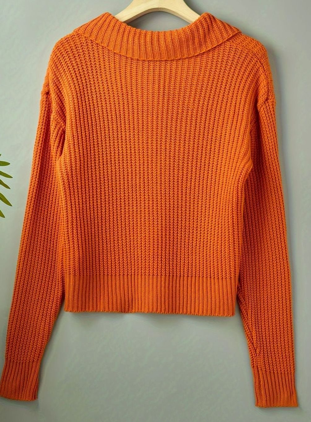 Strikket sweater til kvinder i afslappet pasform med ribstruktur og fold-over-krave
