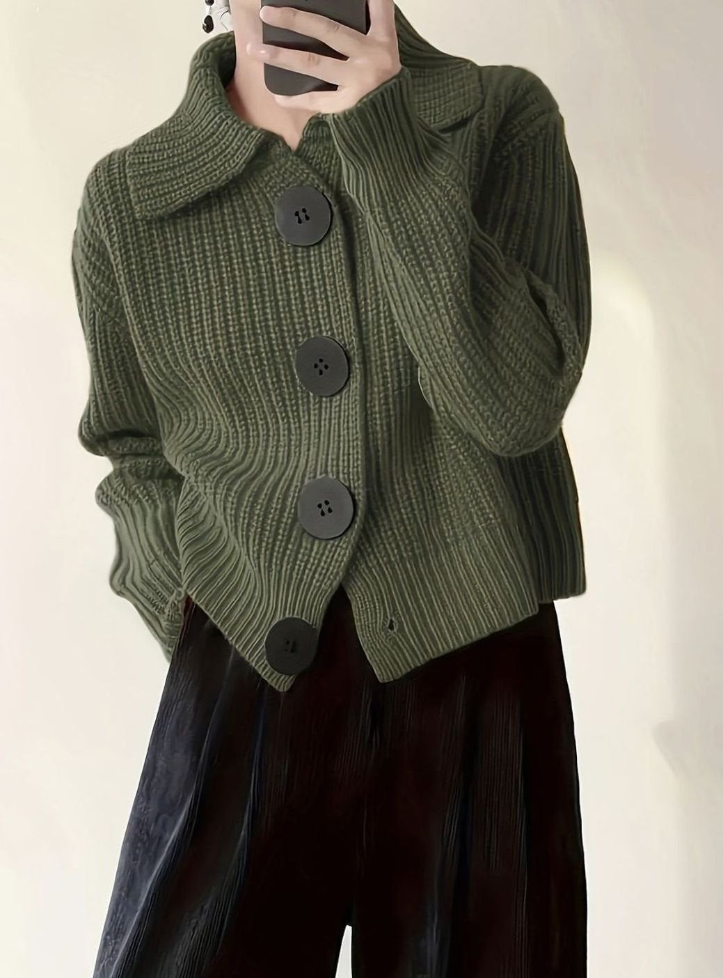 Strikket sweater til kvinder i afslappet pasform med ribstruktur og fold-over-krave